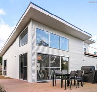 4 king or 8 single beds WiFi Netflix pet friendly - Accommodation Gladstone