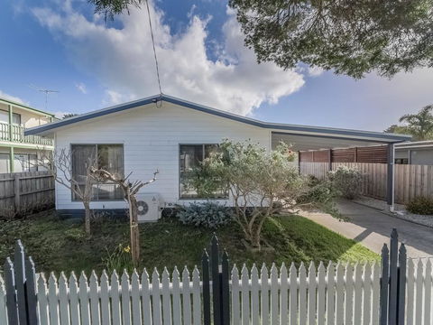 4 Lansell Road, Cowes - Accommodation Gladstone 3