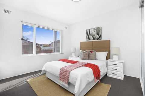 4 South Pacific 2 Bedrooms - Accommodation Gladstone 2