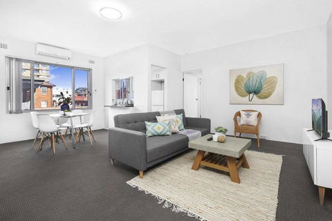 4 South Pacific 2 Bedrooms - Accommodation Gladstone 0