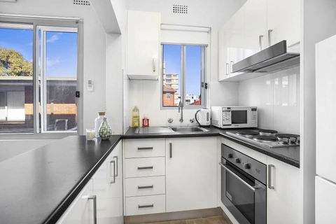 4 South Pacific 2 Bedrooms - Accommodation Gladstone 1