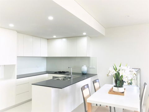 402 Kalina Apartments 2 Bedrooms - Accommodation Gladstone 0