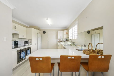 44 Oaks Avenue, No:4 - Accommodation Gladstone 1