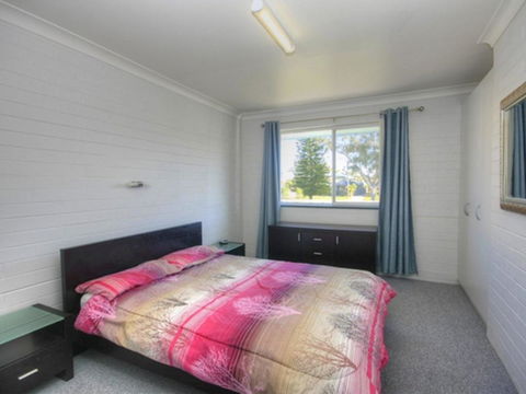 45A Wharf - Upstairs - Accommodation Gladstone 2