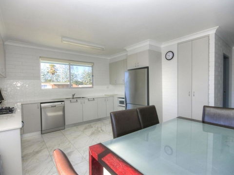 45A Wharf - Upstairs - Accommodation Gladstone 0