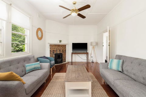 46 Chapel Street - Accommodation Gladstone 2