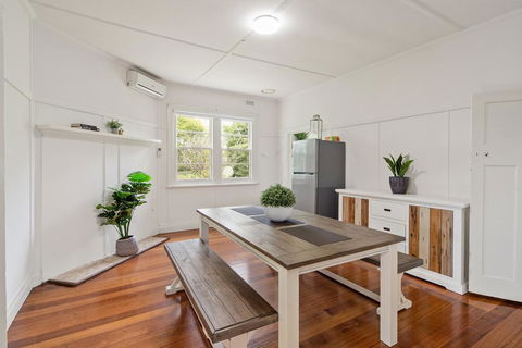 46 Chapel Street - Accommodation Gladstone 1