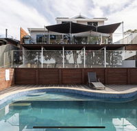 5 bedroom with POOL and Studio Vues Relaxantes - Accommodation Gladstone