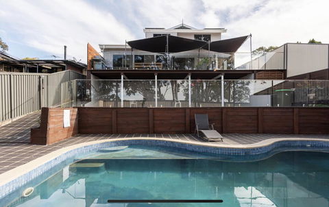 5 Bedroom With POOL And Studio Vues Relaxantes - Accommodation Gladstone 1