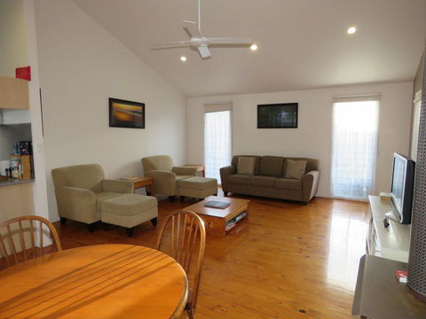 5 Little Penguin Crt, Cowes - Cottage Near The Beach - Accommodation Gladstone 2