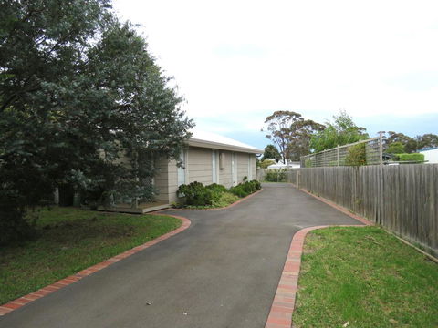 5 Little Penguin Crt, Cowes - Cottage Near The Beach - Accommodation Gladstone 0