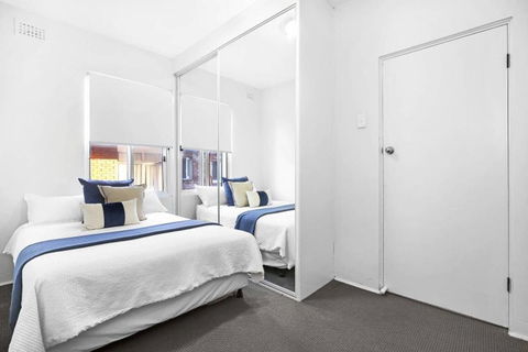 5 South Pacific 2 Bedrooms - Accommodation Gladstone 3
