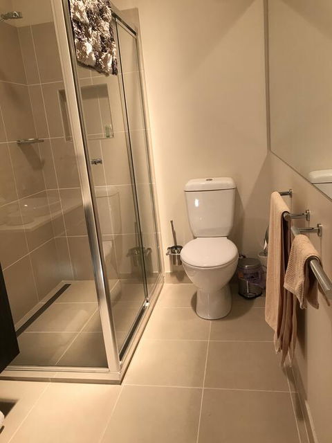5 Star Room With Own Bathroom - Singles, Couples, Families Or Executives - Accommodation Gladstone 2