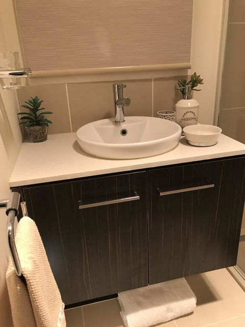 5 Star Room With Own Bathroom - Singles, Couples, Families Or Executives - Accommodation Gladstone 3