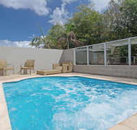 516 'Oaks Pacific Blue' 265 Sandy Point Road- private pool aircon WIFI - Accommodation Gladstone