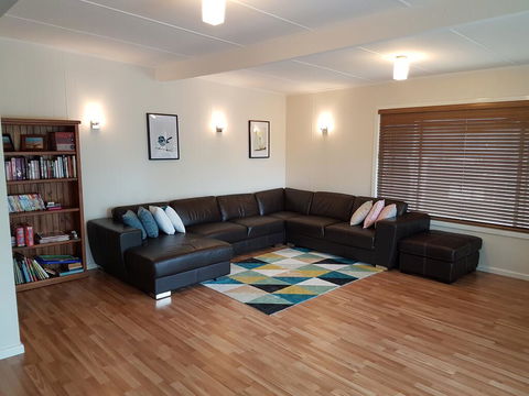 53 Honeysuckle Grove - Accommodation Gladstone 1