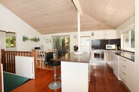 56 Millen Crt, Coolum Beach - Pet Friendly, Linen Included - Accommodation Gladstone 2