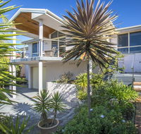 58 Seaview St - Summer Days - Accommodation Gladstone