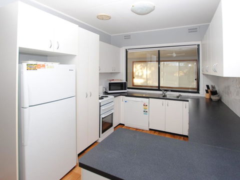 59 Wharf Street Opposite Bowling Club - Accommodation Gladstone 1