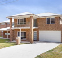 5B BENT STREET - LARGE HOUSE WITH DUCTED AIR CON WIFI  FOXTEL - Accommodation Gladstone