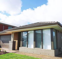 5Bed 2Bath Family House in Werribee - Accommodation Gladstone