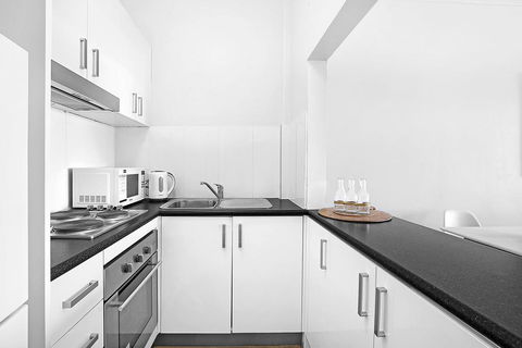 6 South Pacific Apartments - Accommodation Gladstone 3