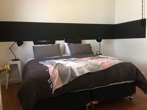 63 The Residence - Accommodation Gladstone 0