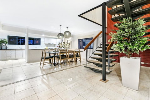 7 Bedroom Gold Coast Luxury Waterfront Home With Pool, Sleeps 20! - Accommodation Gladstone 0