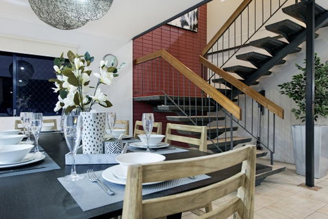 7 Bedroom Gold Coast Luxury Waterfront Home With Pool, Sleeps 20! - Accommodation Gladstone 3