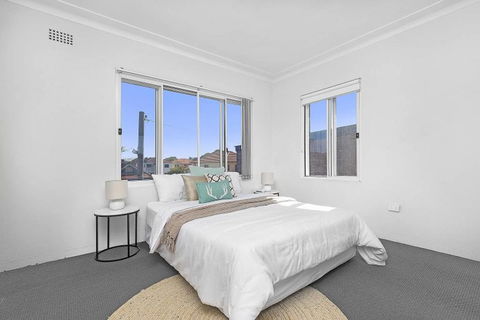 8 South Pacific 2 Bedrooms - Accommodation Gladstone 2