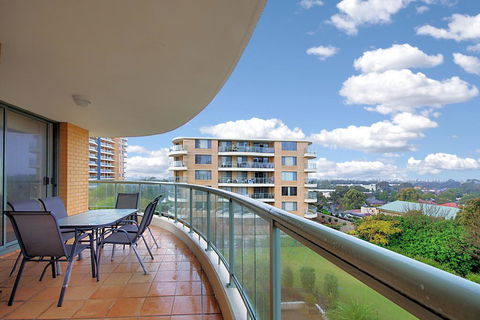 810 At The Plaza - Accommodation Gladstone 0