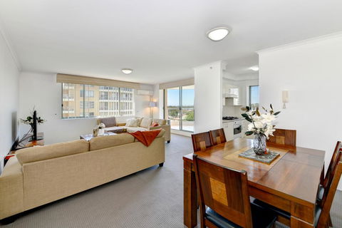 810 At The Plaza - Accommodation Gladstone 2