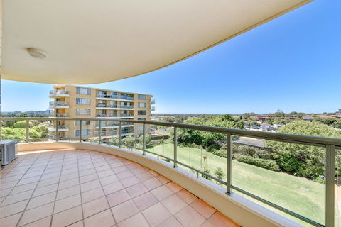 810 At The Plaza - Accommodation Gladstone 1
