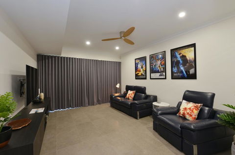 89 @ The Edge - Accommodation Gladstone 1