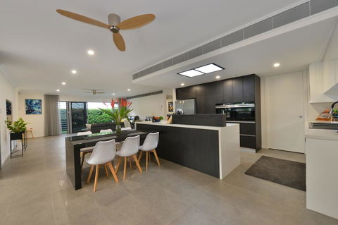 89 @ The Edge - Accommodation Gladstone 3