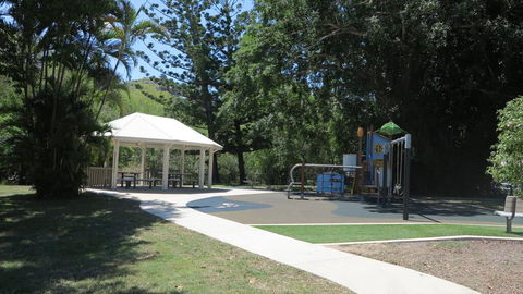 9 Butler Street At Picnic Bay - Accommodation Gladstone 1