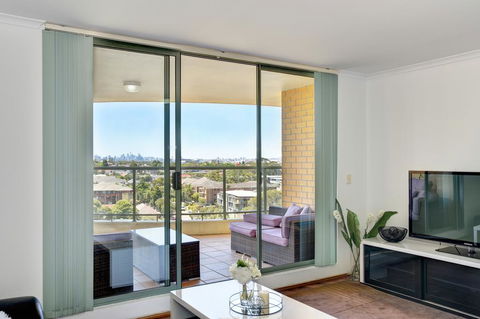 902 At The Plaza - Accommodation Gladstone 3