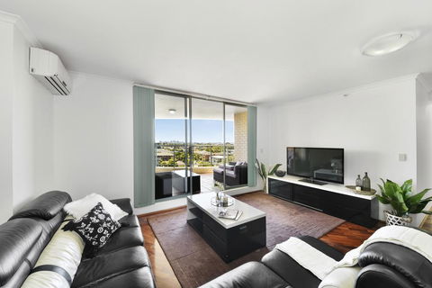 902 At The Plaza - Accommodation Gladstone 2