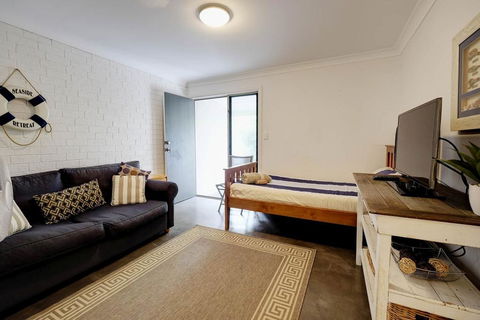@THE COVE - Accommodation Gladstone 2