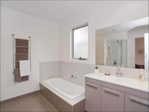 A Beautiful Beach House Torquay - Accommodation Gladstone 3