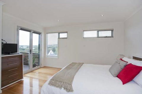 A Beautiful Beach House Torquay - Accommodation Gladstone 2