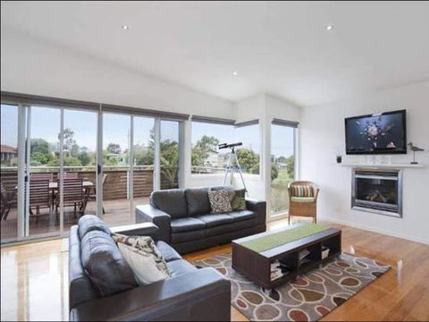 A Beautiful Beach House Torquay - Accommodation Gladstone 1
