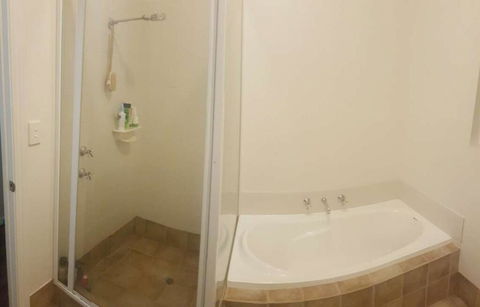 A Better Life Animal Sanctuary FarmStay - Private Two-Bedrooms, Lounge Room & Bathroom & Toilet, Shared Kitchen - Accommodation Gladstone 1