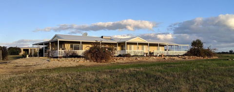 A Better Life Animal Sanctuary FarmStay - Private Two-Bedrooms, Lounge Room & Bathroom & Toilet, Shared Kitchen - Accommodation Gladstone 0