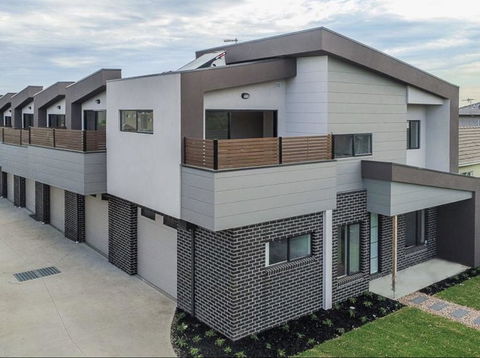 A Brand New Private Townhouse - Accommodation Gladstone 0
