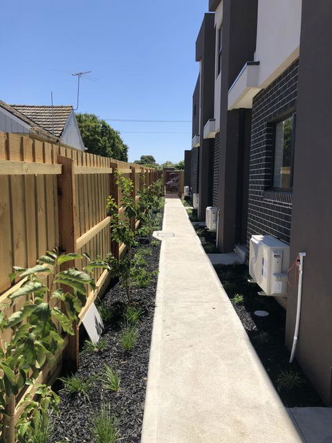 A Brand New Private Townhouse - Accommodation Gladstone 3