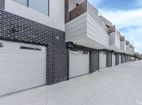 A Brand New Private Townhouse - Accommodation Gladstone 1