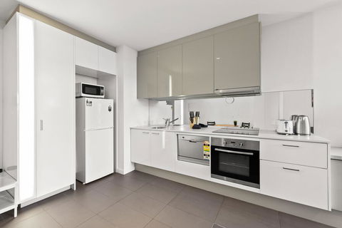 A Bright & Airy CBD Apt Next To Southern Cross - Accommodation Gladstone 2