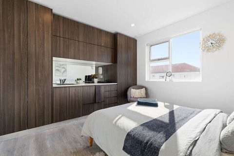 A Bright & Comfy Beach Studio, 5min Walk To Bondi Beach - Accommodation Gladstone 1