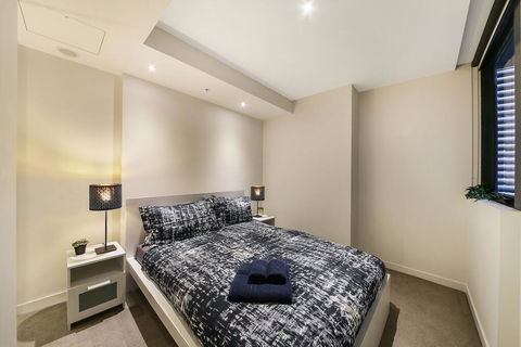 A Central & Cozy 2BR Apt Near Federation Square - Accommodation Gladstone 1